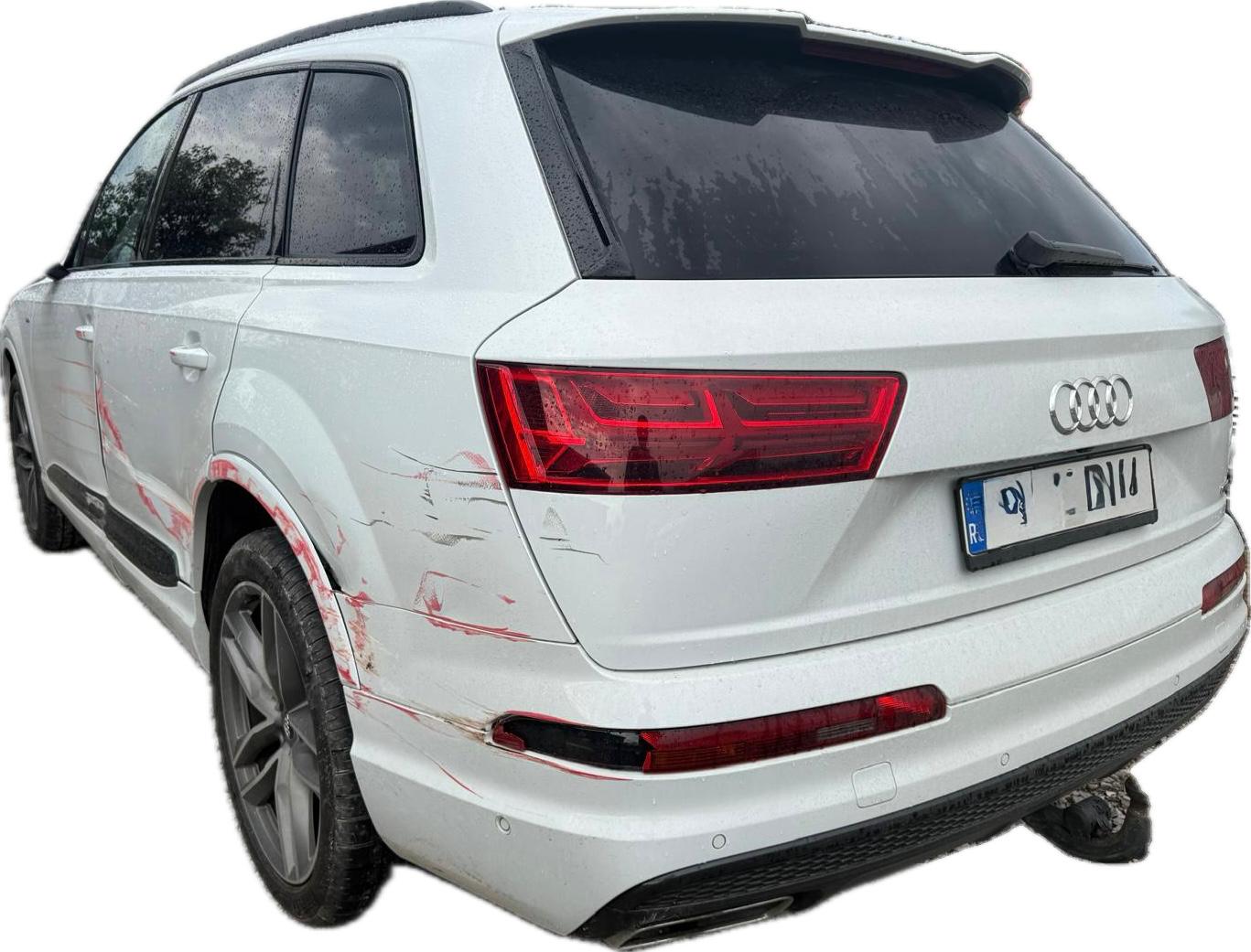 Audi Q7 avariat